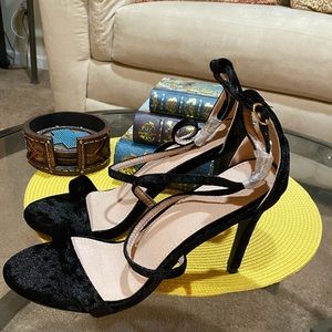 🖤Lov Mark Heels🖤